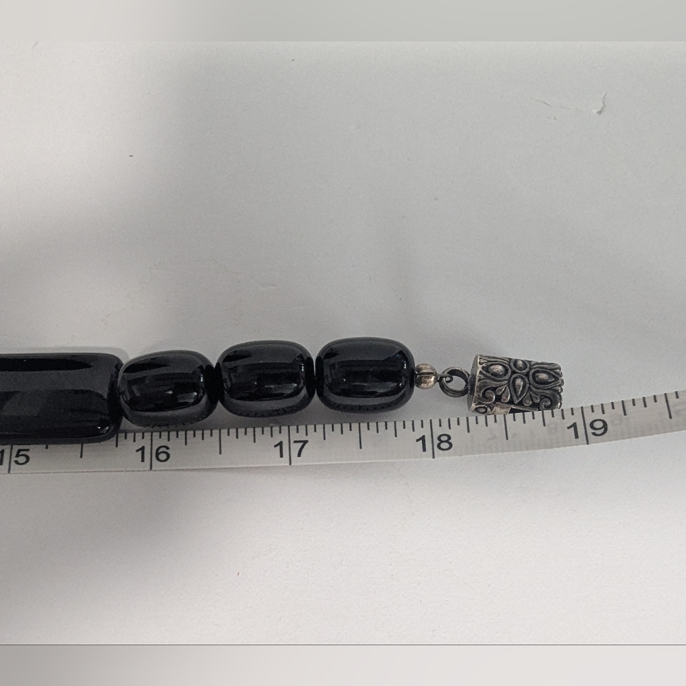 Elegant Black and Clear Necklace - Picture 2 of 4